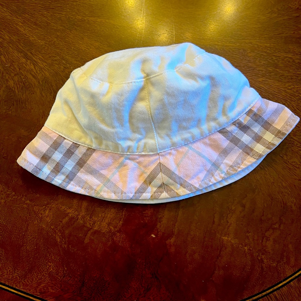 Burberry Bucket Hat Size Small White/Pink